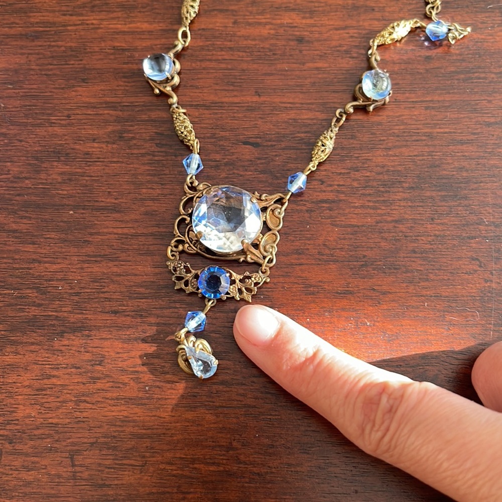 Original Art Deco 1920s blue crystal glass and brass pendant necklace - Picture 10 of 14